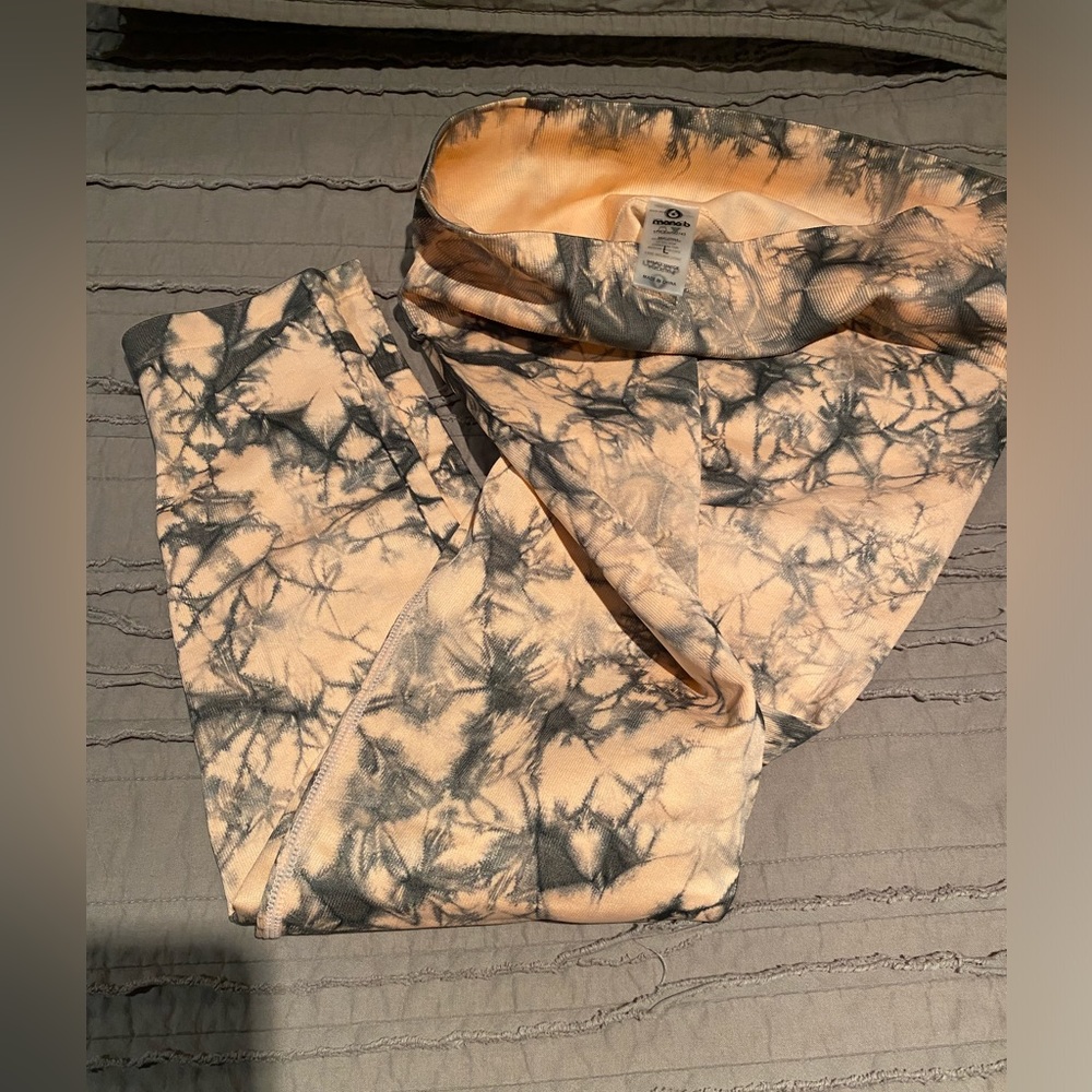 Boutique coral/black large leggings